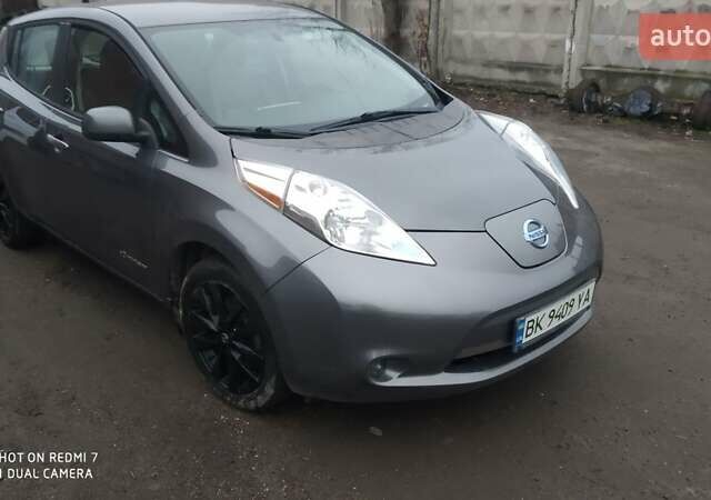 Серый Ниссан Лиф, объемом двигателя 0 л и пробегом 60 тыс. км за 8000 $, фото 1 на Automoto.ua