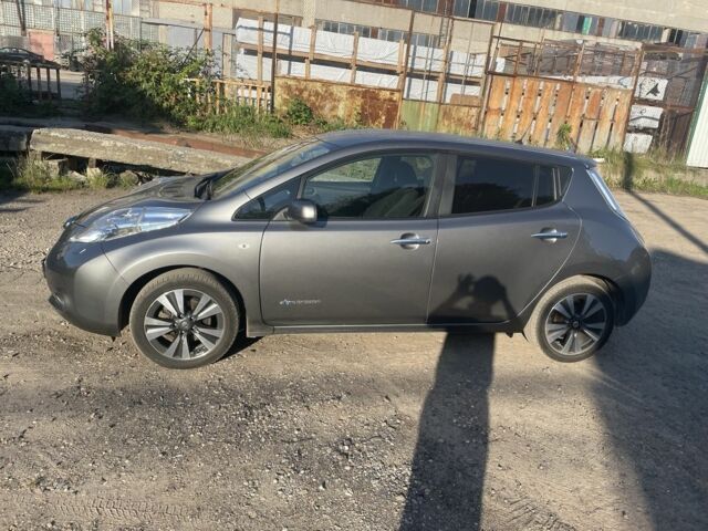 Сірий Ніссан Ліф, об'ємом двигуна 0 л та пробігом 181 тис. км за 7500 $, фото 1 на Automoto.ua