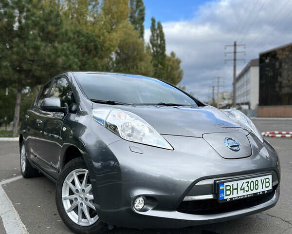 Сірий Ніссан Ліф, об'ємом двигуна 0 л та пробігом 125 тис. км за 6900 $, фото 1 на Automoto.ua