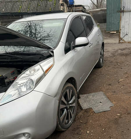 Серый Ниссан Лиф, объемом двигателя 0 л и пробегом 120 тыс. км за 6700 $, фото 1 на Automoto.ua