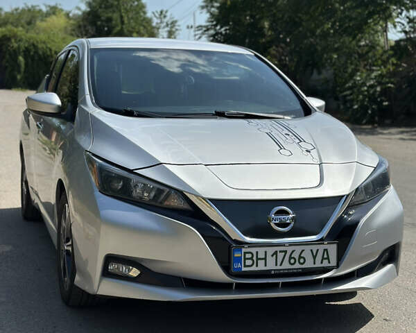 Серый Ниссан Лиф, объемом двигателя 0 л и пробегом 85 тыс. км за 12700 $, фото 1 на Automoto.ua