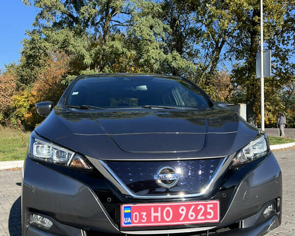 Сірий Ніссан Ліф, об'ємом двигуна 0 л та пробігом 143 тис. км за 12550 $, фото 1 на Automoto.ua