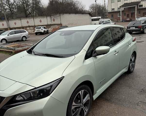 Серый Ниссан Лиф, объемом двигателя 0 л и пробегом 176 тыс. км за 12500 $, фото 1 на Automoto.ua