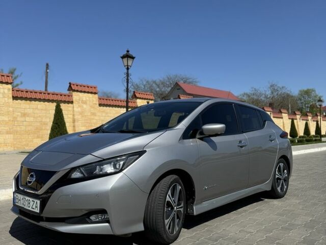 Серый Ниссан Лиф, объемом двигателя 0 л и пробегом 179 тыс. км за 4500 $, фото 1 на Automoto.ua