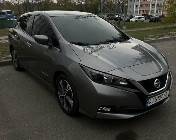 Серый Ниссан Лиф, объемом двигателя 0 л и пробегом 105 тыс. км за 12500 $, фото 1 на Automoto.ua