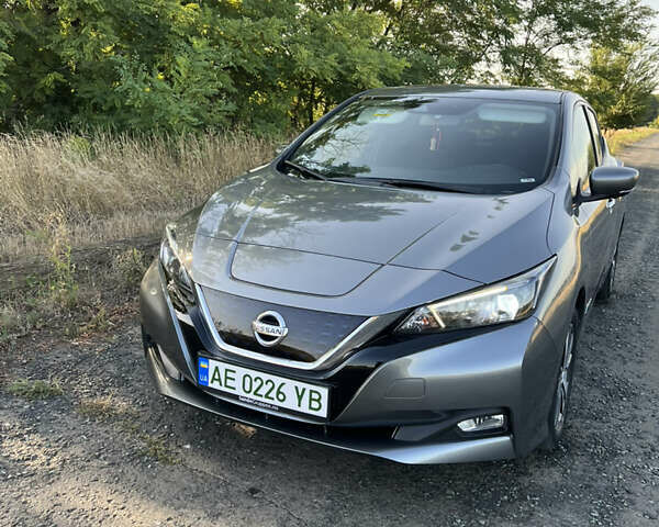 Сірий Ніссан Ліф, об'ємом двигуна 0 л та пробігом 74 тис. км за 15000 $, фото 1 на Automoto.ua