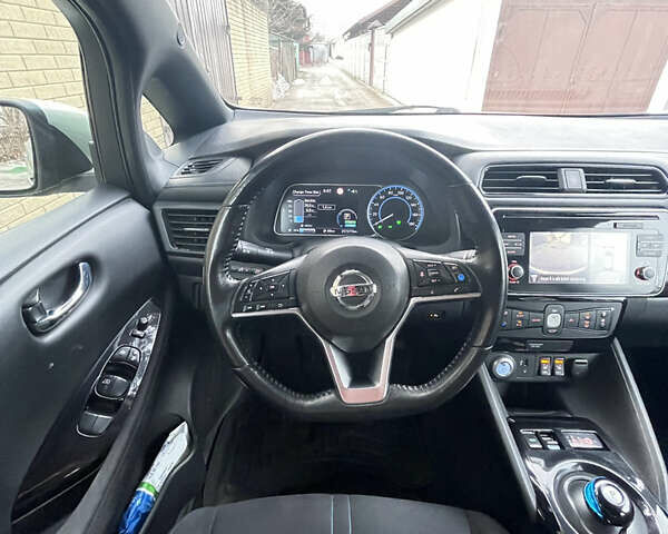 Серый Ниссан Лиф, объемом двигателя 0 л и пробегом 240 тыс. км за 11000 $, фото 1 на Automoto.ua