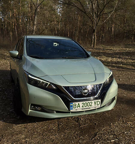 Сірий Ніссан Ліф, об'ємом двигуна 0 л та пробігом 145 тис. км за 13300 $, фото 1 на Automoto.ua