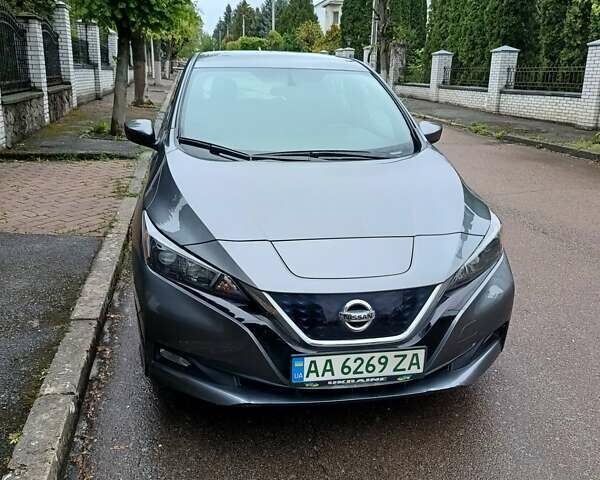 Серый Ниссан Лиф, объемом двигателя 0 л и пробегом 62 тыс. км за 13900 $, фото 1 на Automoto.ua