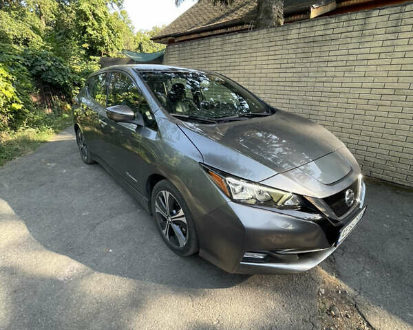 Серый Ниссан Лиф, объемом двигателя 0 л и пробегом 137 тыс. км за 12300 $, фото 1 на Automoto.ua