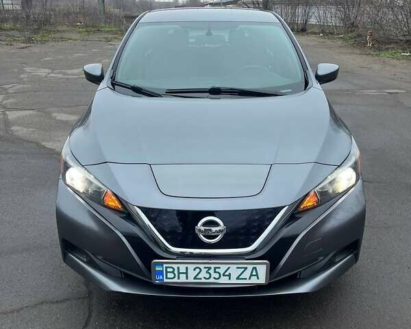 Серый Ниссан Лиф, объемом двигателя 0 л и пробегом 240 тыс. км за 10500 $, фото 1 на Automoto.ua