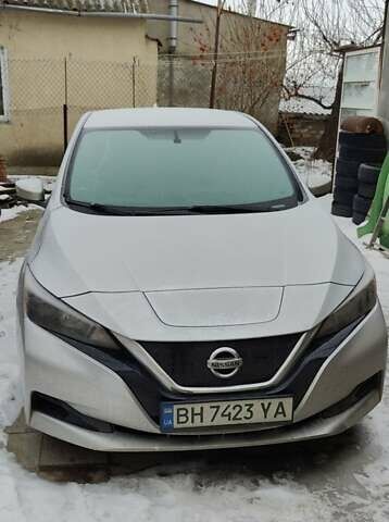 Серый Ниссан Лиф, объемом двигателя 0 л и пробегом 90 тыс. км за 12000 $, фото 1 на Automoto.ua