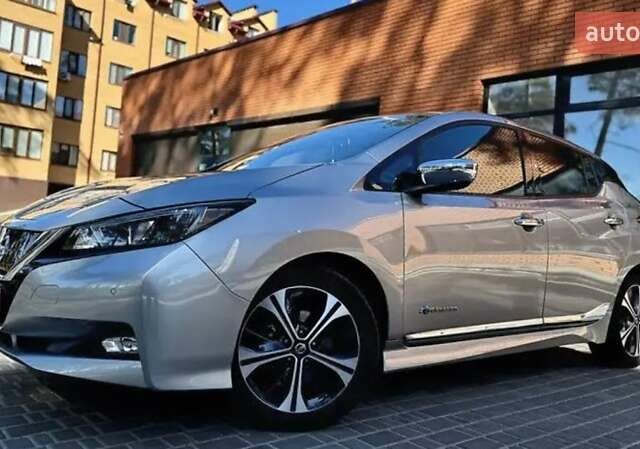 Серый Ниссан Лиф, объемом двигателя 0 л и пробегом 124 тыс. км за 12800 $, фото 1 на Automoto.ua