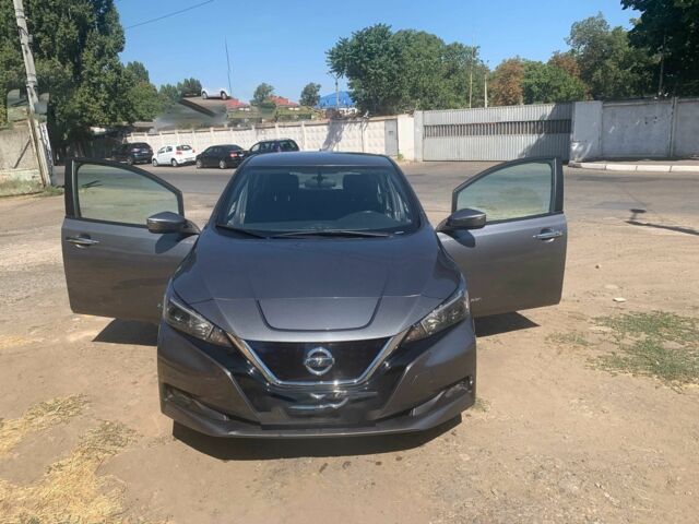 Серый Ниссан Лиф, объемом двигателя 0 л и пробегом 44 тыс. км за 20000 $, фото 1 на Automoto.ua