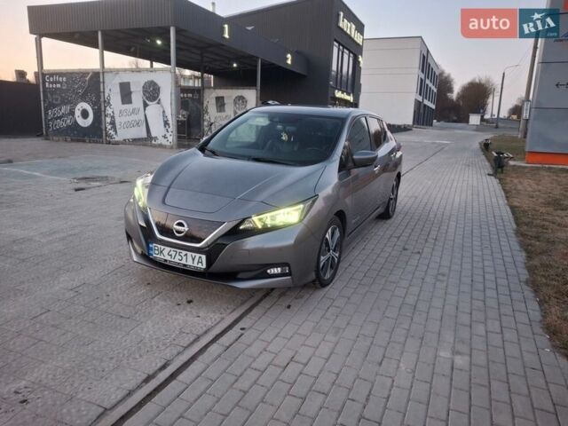Сірий Ніссан Ліф, об'ємом двигуна 0 л та пробігом 121 тис. км за 13100 $, фото 1 на Automoto.ua