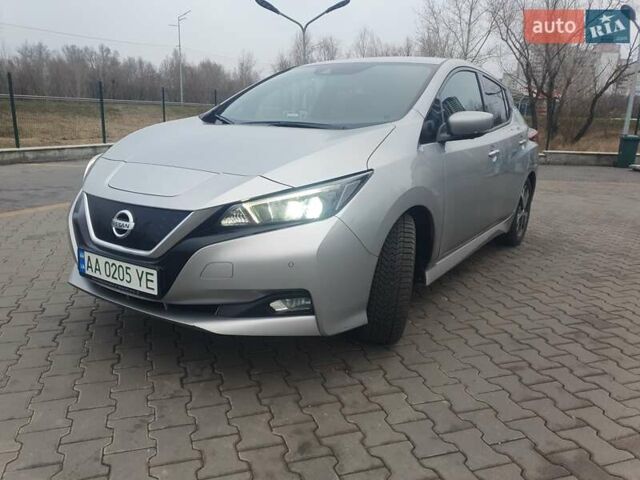 Серый Ниссан Лиф, объемом двигателя 0 л и пробегом 45 тыс. км за 15500 $, фото 1 на Automoto.ua