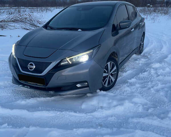 Серый Ниссан Лиф, объемом двигателя 0 л и пробегом 32 тыс. км за 18500 $, фото 1 на Automoto.ua