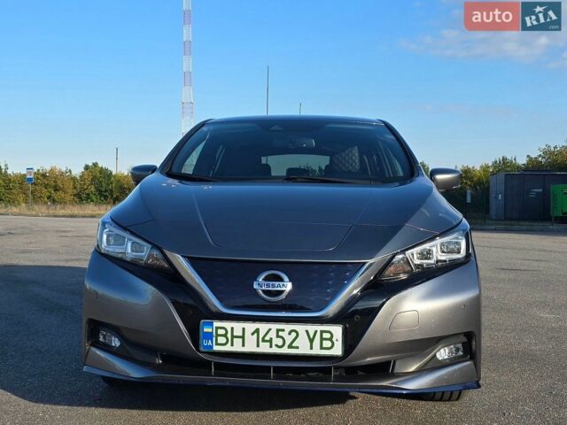 Серый Ниссан Лиф, объемом двигателя 0 л и пробегом 117 тыс. км за 17000 $, фото 1 на Automoto.ua