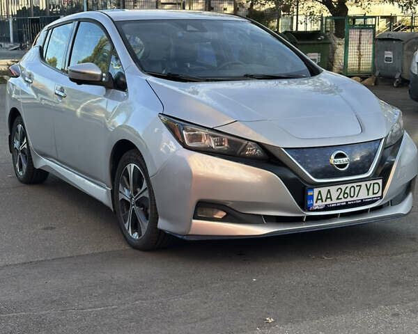 Серый Ниссан Лиф, объемом двигателя 0 л и пробегом 180 тыс. км за 11900 $, фото 1 на Automoto.ua