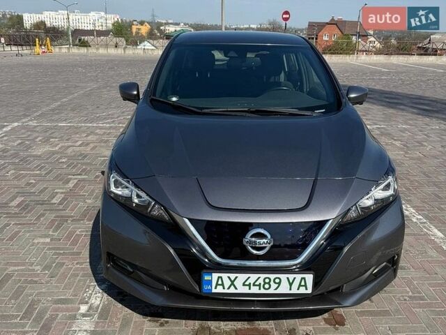 Серый Ниссан Лиф, объемом двигателя 0 л и пробегом 58 тыс. км за 15000 $, фото 1 на Automoto.ua