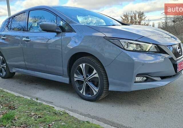 Сірий Ніссан Ліф, об'ємом двигуна 0 л та пробігом 102 тис. км за 15700 $, фото 1 на Automoto.ua