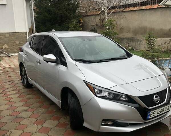 Сірий Ніссан Ліф, об'ємом двигуна 0 л та пробігом 64 тис. км за 18000 $, фото 1 на Automoto.ua