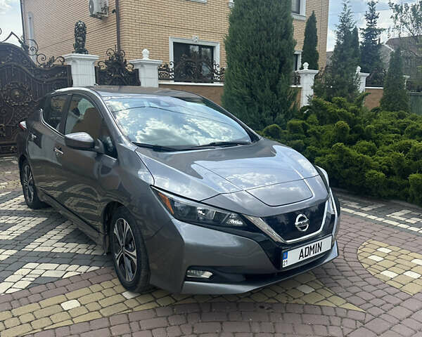 Серый Ниссан Лиф, объемом двигателя 0 л и пробегом 60 тыс. км за 13500 $, фото 1 на Automoto.ua