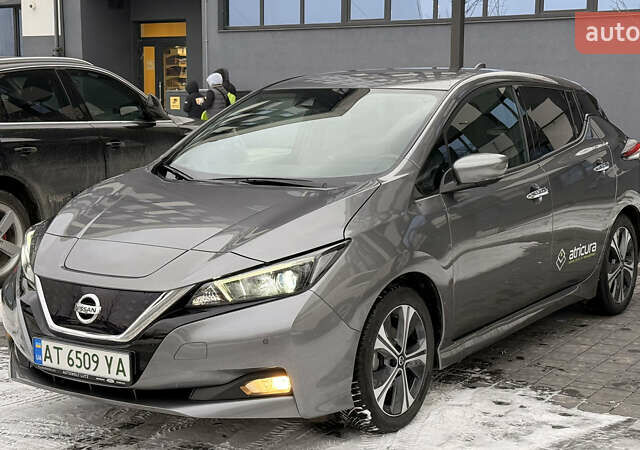 Серый Ниссан Лиф, объемом двигателя 0 л и пробегом 74 тыс. км за 15450 $, фото 1 на Automoto.ua