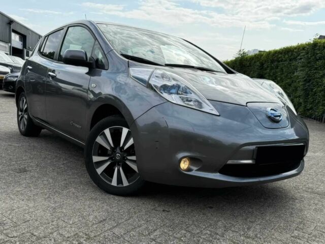 Серый Ниссан Лиф, объемом двигателя 0 л и пробегом 10 тыс. км за 10000 $, фото 1 на Automoto.ua