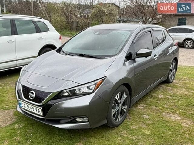 Серый Ниссан Лиф, объемом двигателя 0 л и пробегом 70 тыс. км за 13500 $, фото 1 на Automoto.ua
