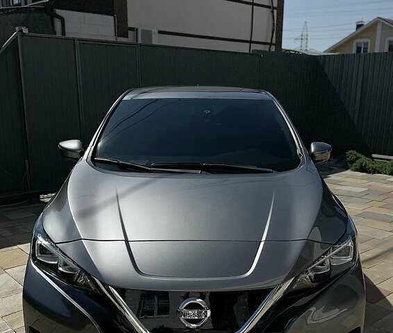 Сірий Ніссан Ліф, об'ємом двигуна 0 л та пробігом 40 тис. км за 12000 $, фото 1 на Automoto.ua