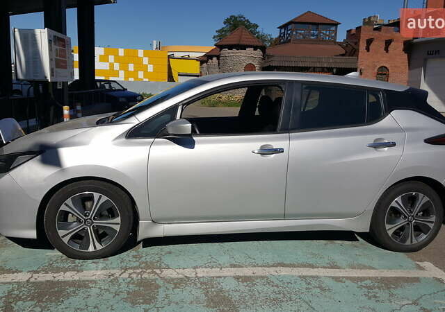 Серый Ниссан Лиф, объемом двигателя 0 л и пробегом 90 тыс. км за 15000 $, фото 1 на Automoto.ua