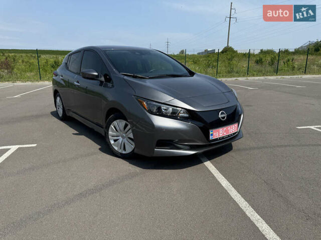 Серый Ниссан Лиф, объемом двигателя 0 л и пробегом 17 тыс. км за 20200 $, фото 1 на Automoto.ua