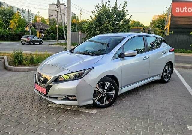 Серый Ниссан Лиф, объемом двигателя 0 л и пробегом 98 тыс. км за 14000 $, фото 1 на Automoto.ua