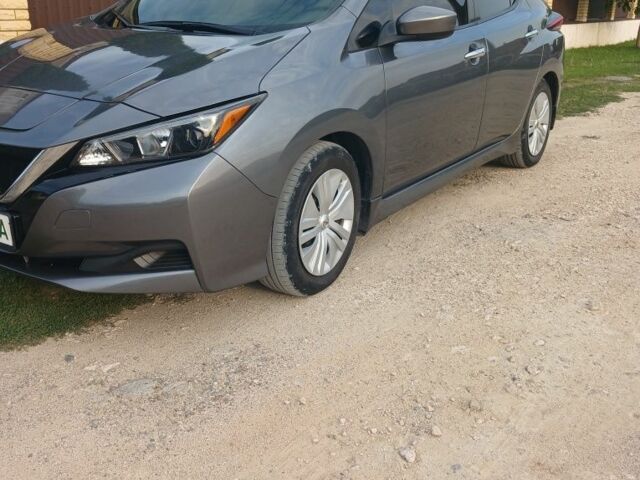 Серый Ниссан Лиф, объемом двигателя 0 л и пробегом 40 тыс. км за 14000 $, фото 1 на Automoto.ua