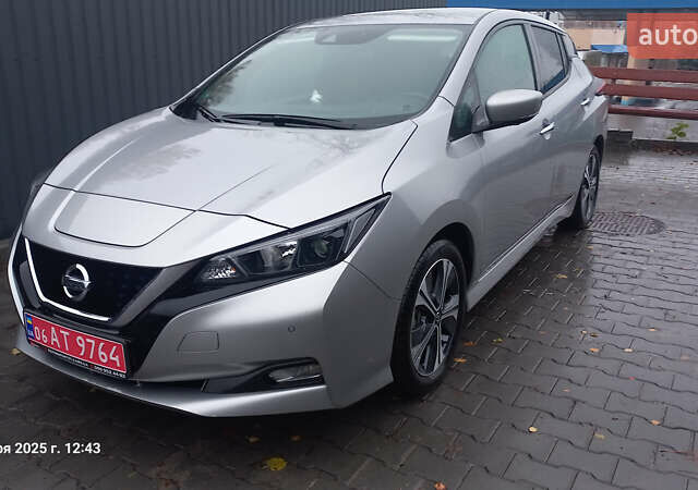 Серый Ниссан Лиф, объемом двигателя 0 л и пробегом 44 тыс. км за 19900 $, фото 1 на Automoto.ua