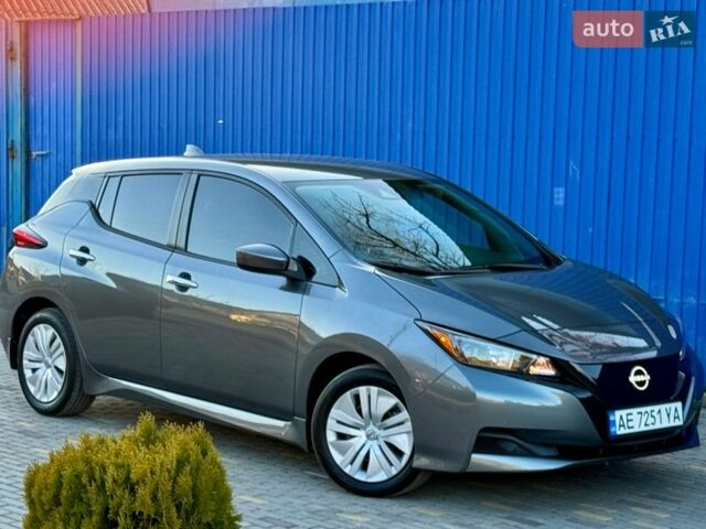 Серый Ниссан Лиф, объемом двигателя 0 л и пробегом 12 тыс. км за 19900 $, фото 1 на Automoto.ua