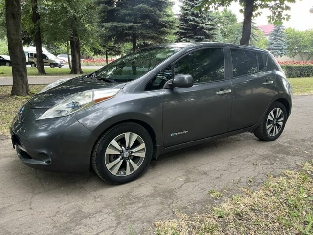 Серый Ниссан Лиф, объемом двигателя 0 л и пробегом 79 тыс. км за 7500 $, фото 1 на Automoto.ua