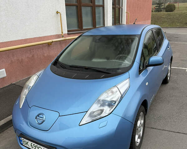 Синий Ниссан Лиф, объемом двигателя 0 л и пробегом 167 тыс. км за 5200 $, фото 1 на Automoto.ua