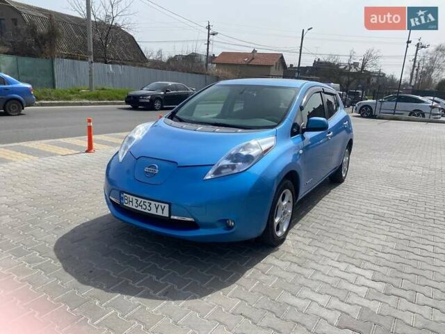 Синий Ниссан Лиф, объемом двигателя 0 л и пробегом 150 тыс. км за 5000 $, фото 1 на Automoto.ua