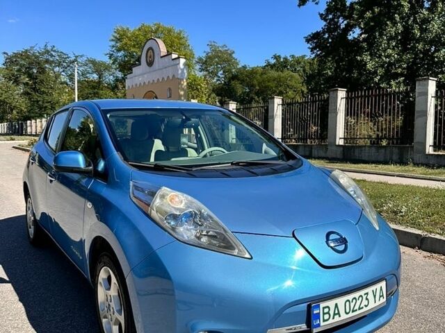 Синий Ниссан Лиф, объемом двигателя 0 л и пробегом 150 тыс. км за 4450 $, фото 1 на Automoto.ua