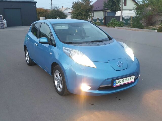 Ниссан Лиф 2011 в Млынове на Automoto.ua Синий Ниссан Лиф, объемом двигателя 1.6 л и пробегом 100 тыс. км за 3900 $, фото 1 на Automoto.ua