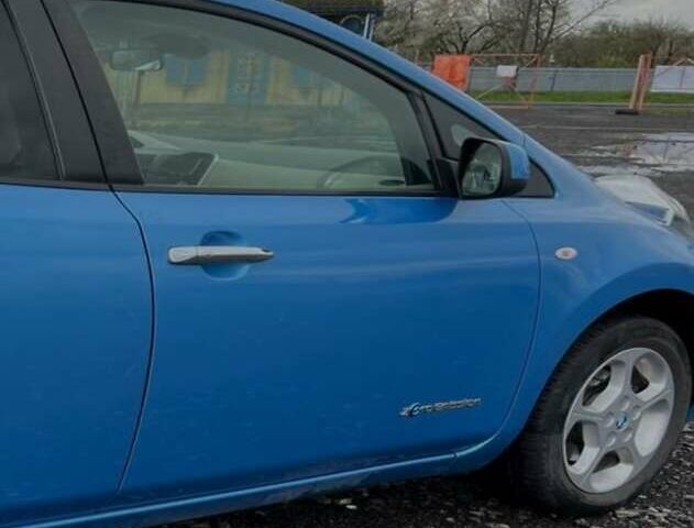 Синій Ніссан Ліф, об'ємом двигуна 0 л та пробігом 120 тис. км за 5000 $, фото 1 на Automoto.ua