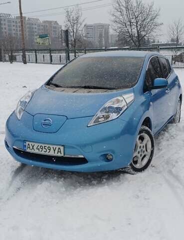 Синий Ниссан Лиф, объемом двигателя 0 л и пробегом 172 тыс. км за 6000 $, фото 1 на Automoto.ua
