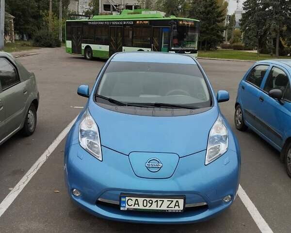 Синий Ниссан Лиф, объемом двигателя 0 л и пробегом 118 тыс. км за 6000 $, фото 1 на Automoto.ua