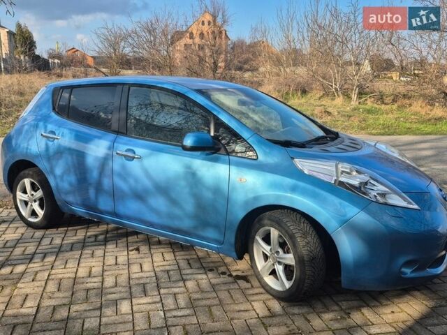 Синий Ниссан Лиф, объемом двигателя 0 л и пробегом 118 тыс. км за 5000 $, фото 1 на Automoto.ua