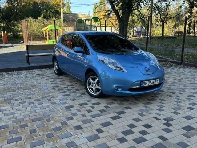 Синий Ниссан Лиф, объемом двигателя 0 л и пробегом 147 тыс. км за 5200 $, фото 1 на Automoto.ua