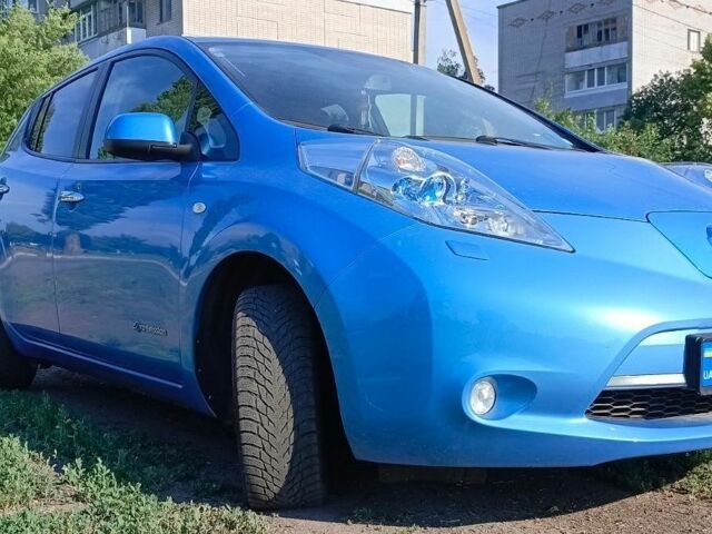 Синий Ниссан Лиф, объемом двигателя 0 л и пробегом 105 тыс. км за 5600 $, фото 1 на Automoto.ua