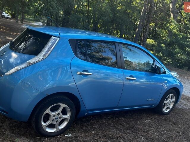 Синий Ниссан Лиф, объемом двигателя 0 л и пробегом 147 тыс. км за 6700 $, фото 1 на Automoto.ua