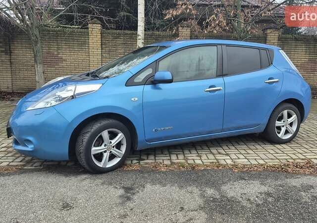 Синий Ниссан Лиф, объемом двигателя 0 л и пробегом 118 тыс. км за 4900 $, фото 1 на Automoto.ua